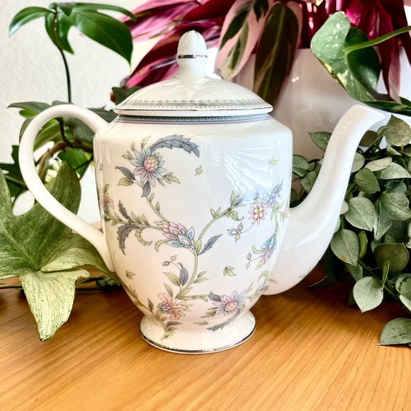 Lotus Garden Bone China Tea Pot 32oz by Gracie Bone China - Picture 3 of 12